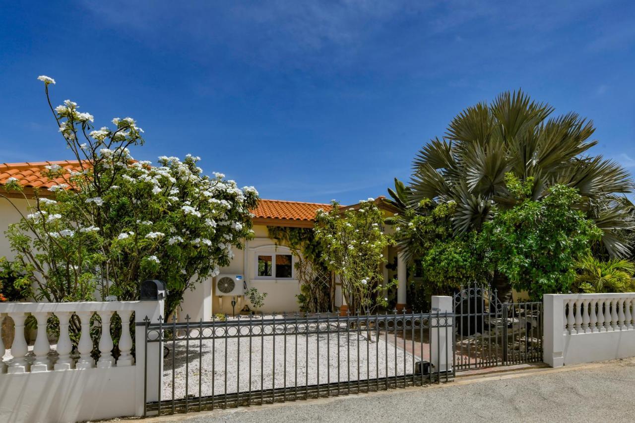 Villa Swiss Paradise With Private Pool Palm Beach Bagian luar foto